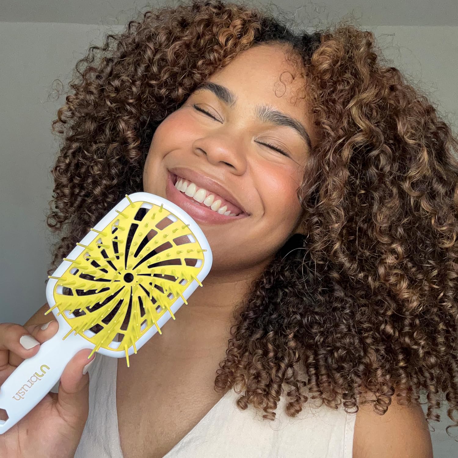FHI Heat - UNbrush Plus - ultra légère - 84 poils UltraFlex, ventilée, pour cheveux bouclés