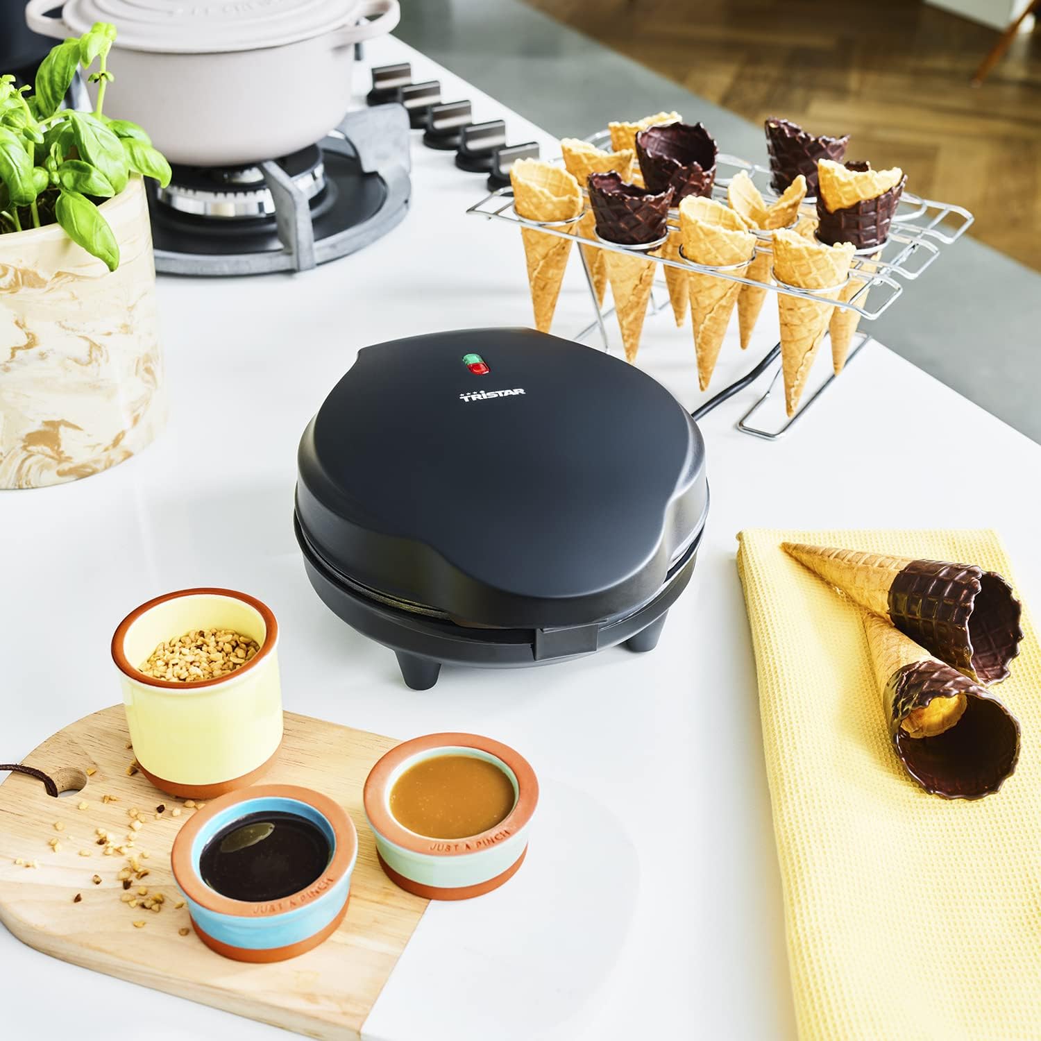 Tristar - WF-1170 - Gaufrier cornet glace 700W, diamètre 20 cm
