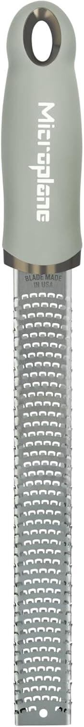 Microplane - râpe à zesteur vert sauge - lame fine - agrumes, parmesan, gingembre, chocolat, noix de muscade