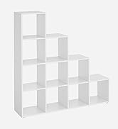 avec 10 compartiments ouverts. Système d'étagères modulaire avec des compartiments de différentes tailles disposés dans l'ordre croissant de droite à gauche