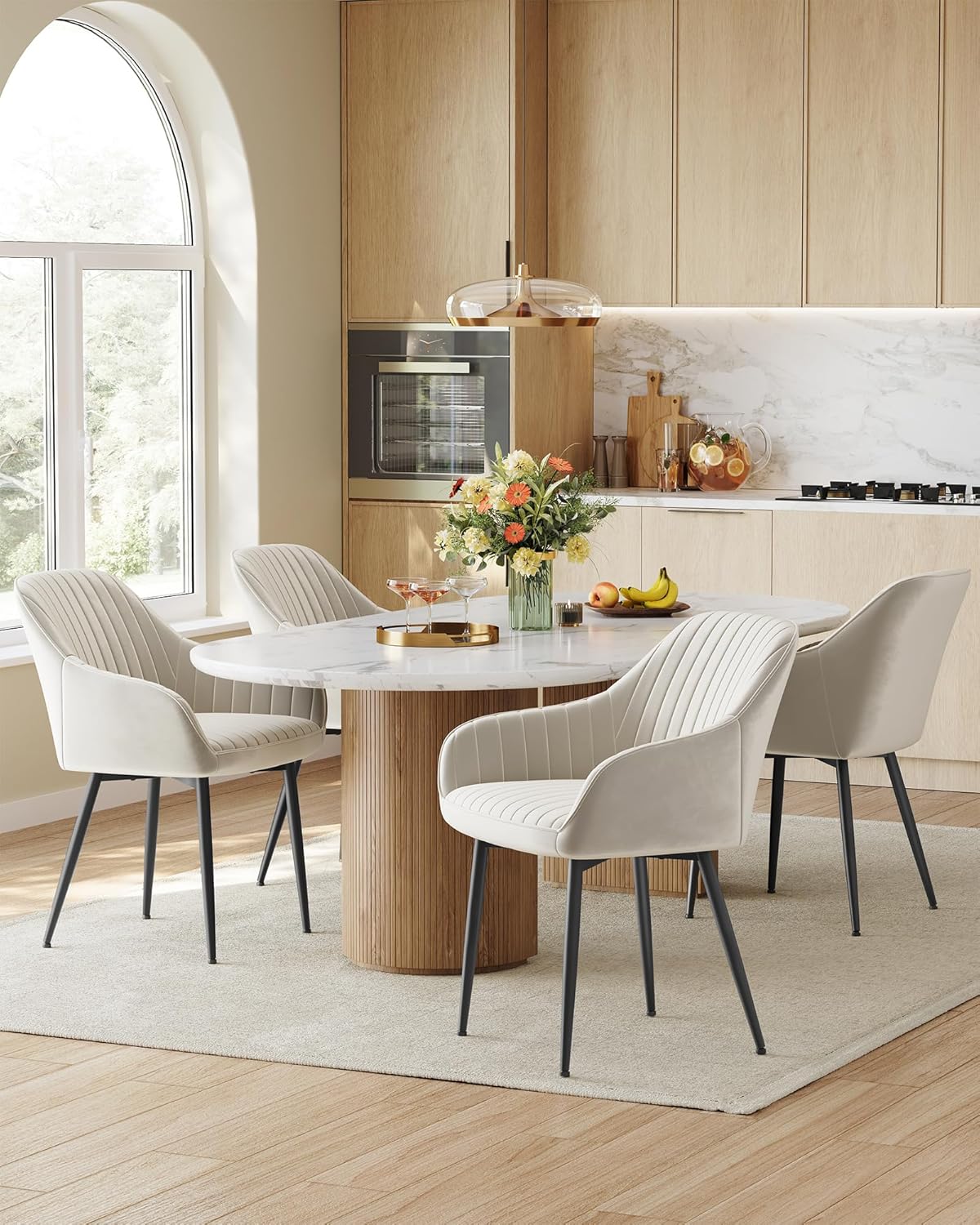 SONGMICS - Chaise salle à manger lot de 2, velours, accoudoirs, pieds métal, 120 kg, beige cappuccino/noir, LDC087W12