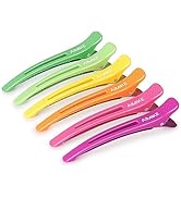 Ensemble de pinces à cheveux en plastique coloré disposées dans un ordre arc-en-ciel : vert, jaune, orange et rose. Pinces en forme d'alligator au design long et droit pour couper les cheveux.