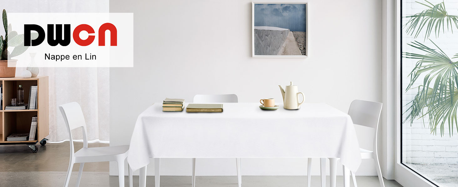 Table à manger blanche avec chaises dans une pièce lumineuse aux murs blancs, aux étagères en bois et aux plantes en pot. Logo DWON visible dans le coin.