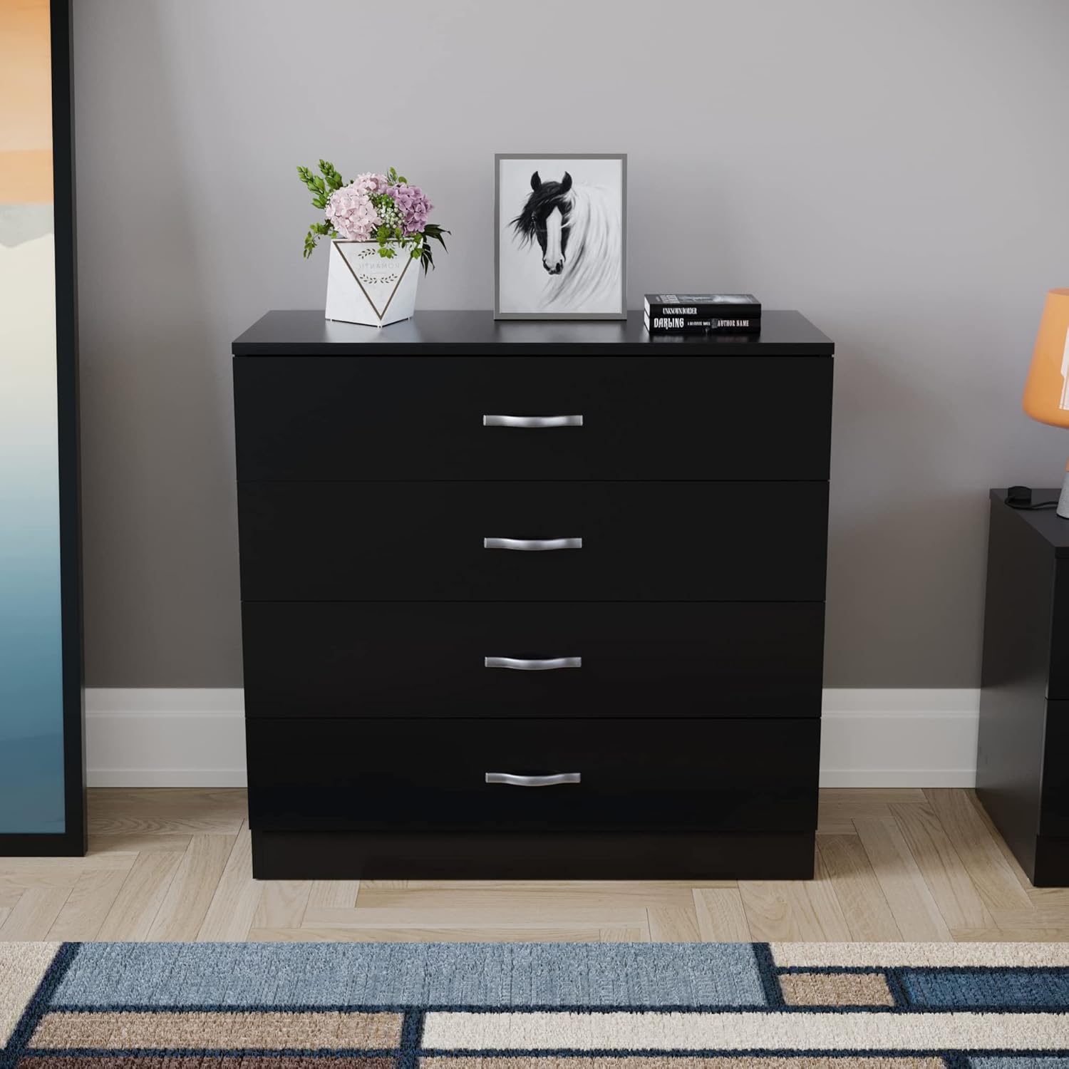 Vida Designs – Riano pin – commode 4 tiroirs – poignées métal robustes