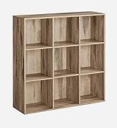 Organiseur carré en bois avec neuf compartiments égaux. Finition en grain de bois clair. Étagères vides pour le rangement ou l'affichage. Conception autoportante ou murale.