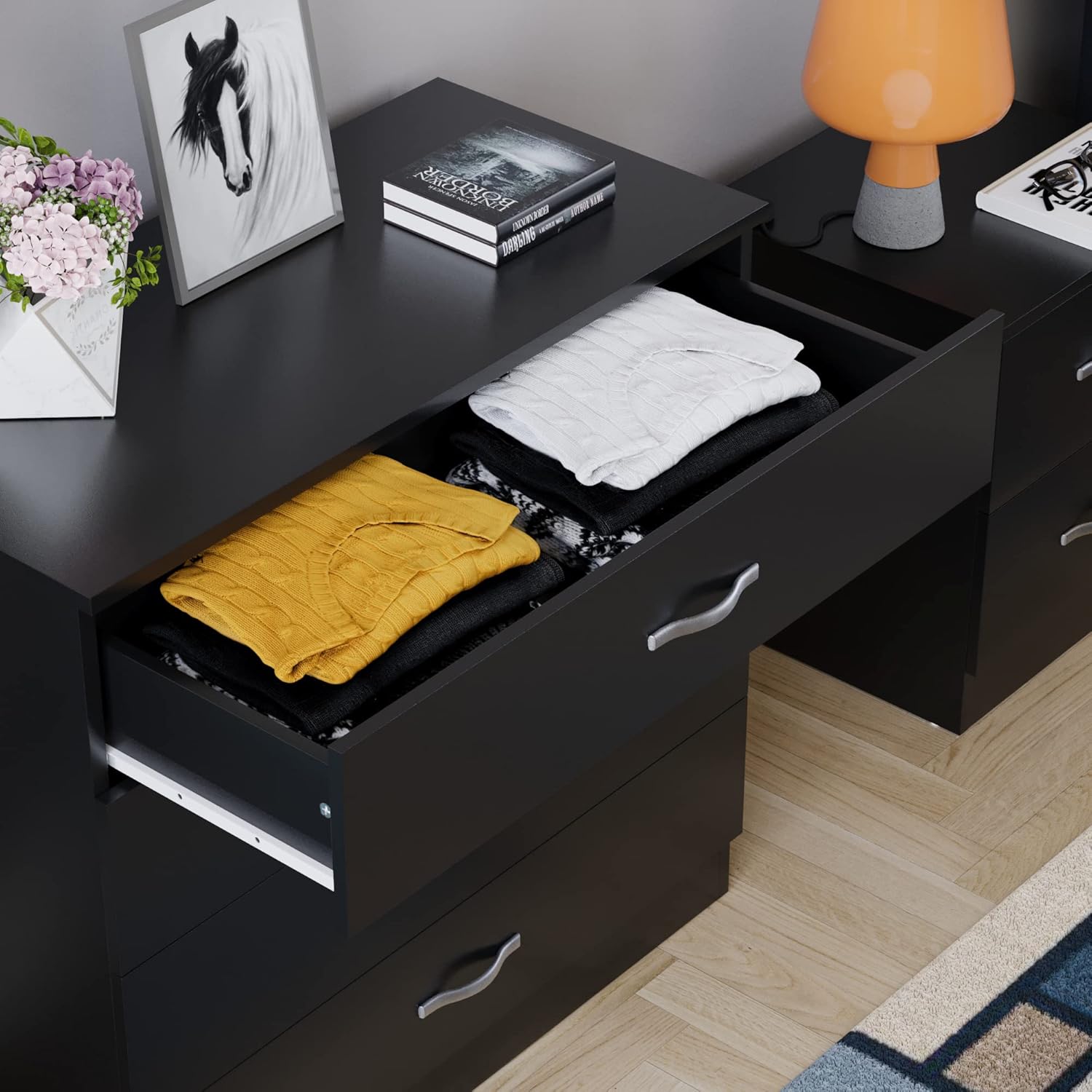 Vida Designs – Riano pin – commode 4 tiroirs – poignées métal robustes