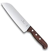 Plusieurs vues de couteaux de cuisine à manche en bois, montrant différents angles et positions des lames.